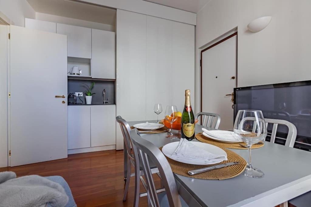 Appartamento Chicco In Zona Elegante Milan Exterior photo